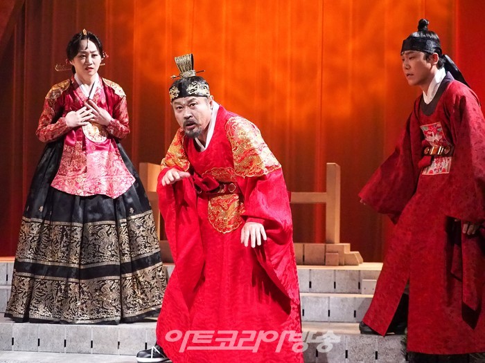 연극 '여도' 프레스콜(정희왕후 역 이윤희, 세조 역 곽은태, 한명회 역 이동준). 2022.05.27 사진 ⓒ아트코리아방송 이용선 기자