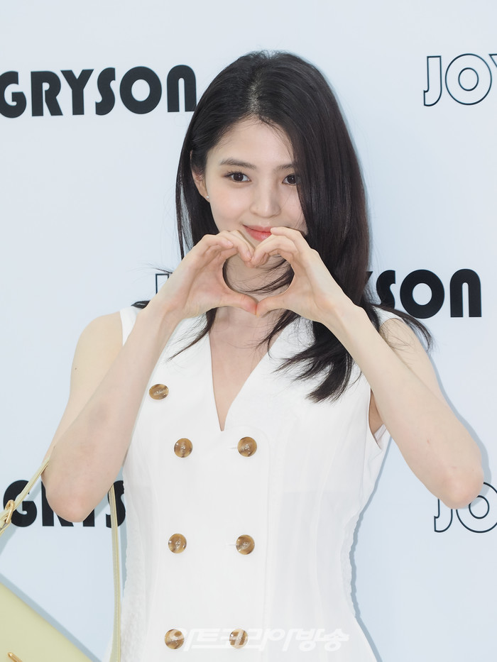 조이그라이슨 'BUTTERFLY GARDEN' 오픈 행사(한소희). 2022.06.04 사진 ⓒ아트코리아방송 이용선 기자