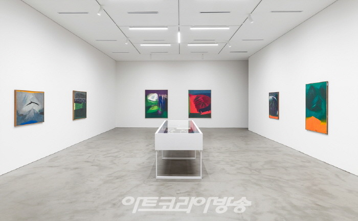 국제갤러리, 유영국 20주기 기념전 'Colors of Yoo Youngkuk' 설치 전경