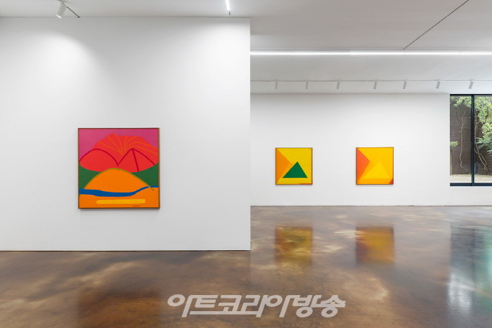 국제갤러리, 유영국 20주기 기념전 'Colors of Yoo Youngkuk' 설치 전경