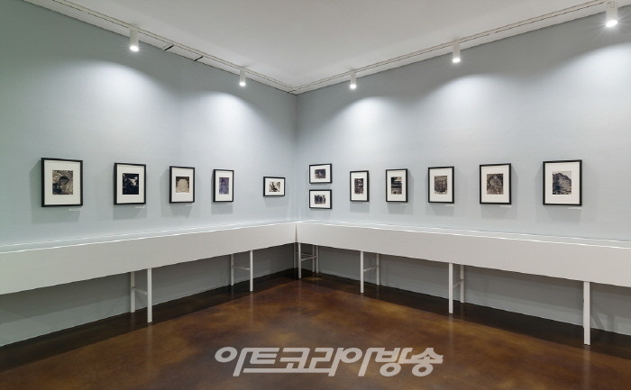 국제갤러리, 유영국 20주기 기념전 'Colors of Yoo Youngkuk' 설치 전경