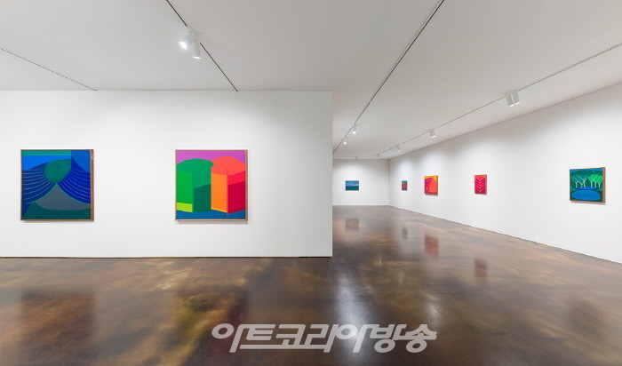 국제갤러리, 유영국 20주기 기념전 'Colors of Yoo Youngkuk' 설치 전경