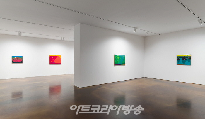 국제갤러리, 유영국 20주기 기념전 'Colors of Yoo Youngkuk' 설치 전경