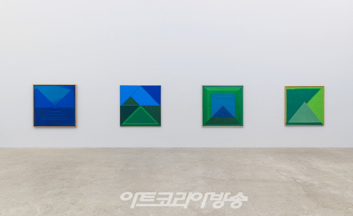 국제갤러리, 유영국 20주기 기념전 'Colors of Yoo Youngkuk' 설치 전경
