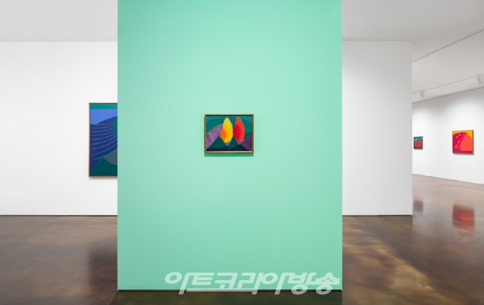 국제갤러리, 유영국 20주기 기념전 'Colors of Yoo Youngkuk' 설치 전경