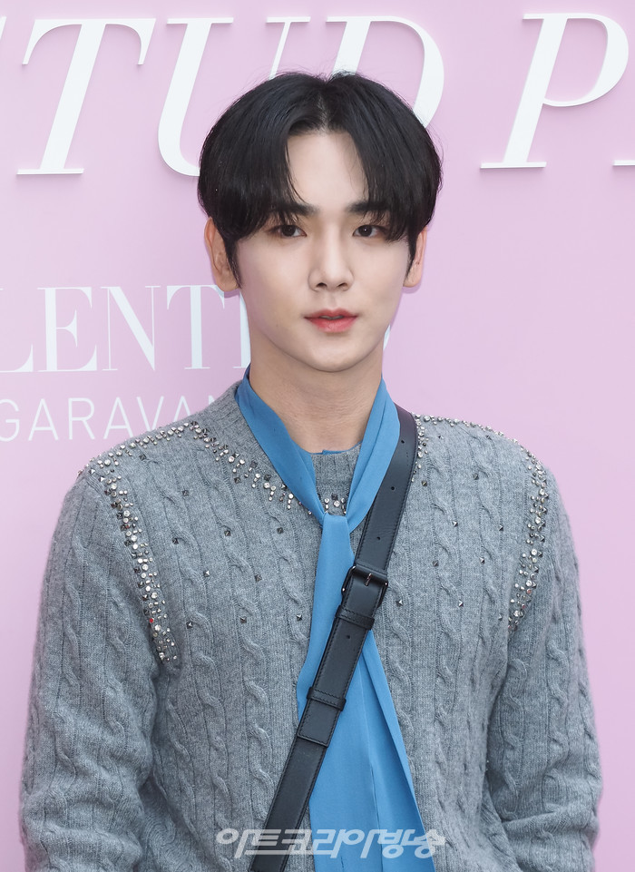 '발렌티노 가라바니 락스터드 펫' 팝업 행사(샤이니 키& 반려견 꼼데 & 가르송) 2022.06.10 사진 ⓒ아트코리아방송 이용선 기자