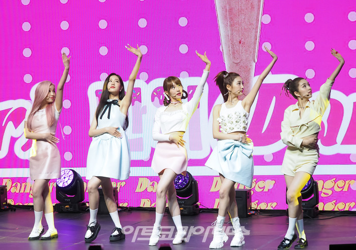 '우아!(woo!ah!)' 미니 1집 '조이(JOY)' 발매 기념 쇼케이스(루시, 우연, 나나, 소라, 민서) 2022.06.09 사진 ⓒ아트코리아방송 이용선 기자
