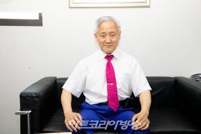 김달진미술자료박물관 관장