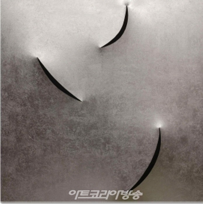 황성준, PAUSE, 100 x 100cm, Mixed media, 2021