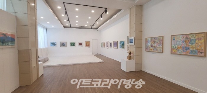 우크라이나 평화지원 기금 마련 특별초대전