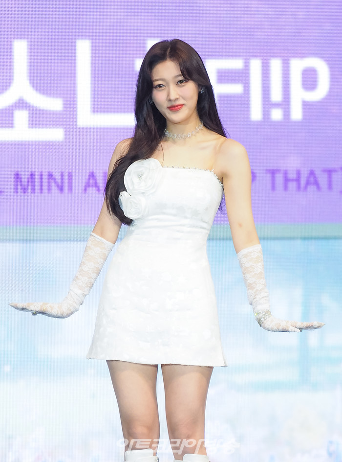[AK포토] 이달의 소녀 최리, '청순 우아한 매력'