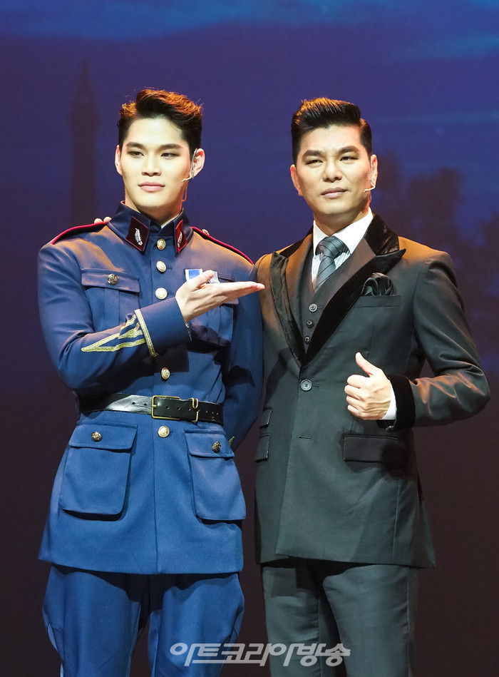 뮤지컬 '마타하리' 프레스콜(라두 대령 역 김바울, 최민철) 2022.06.21 사진 ⓒ아트코리아방송 이용선 기자​