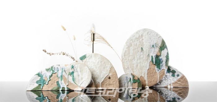 공진원, 신진작가 김하경 개인전 '중간자들 Standing on the border'