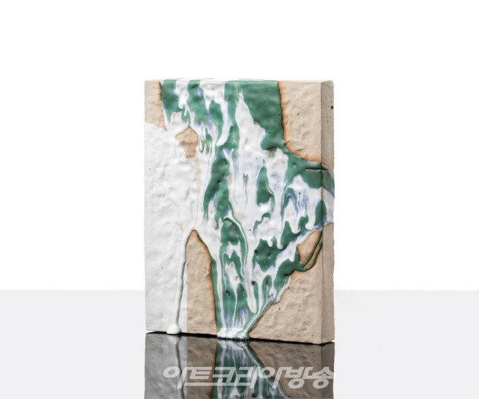 공진원, 신진작가 김하경 개인전 '중간자들 Standing on the border'