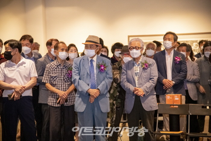 홍기윤 개인전 '實景과 觀念의 사이에서'