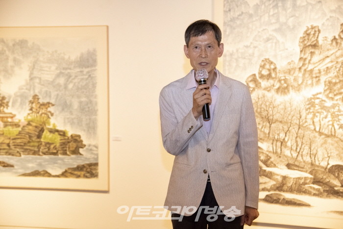 신항섭 미술평론가 축사