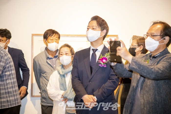 홍기윤 개인전 '實景과 觀念의 사이에서'