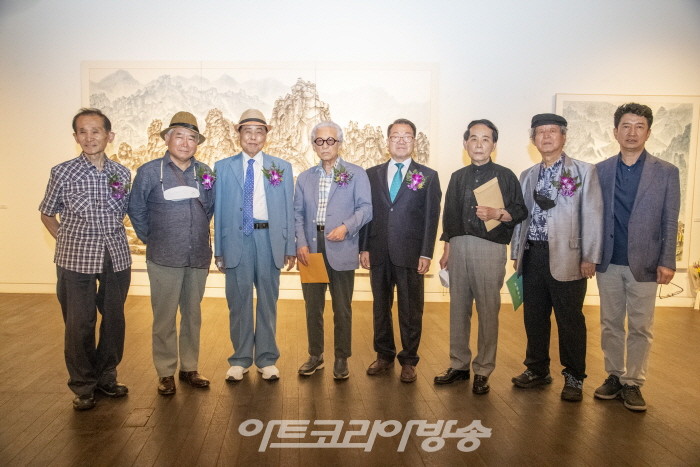 홍기윤 개인전 '實景과 觀念의 사이에서'