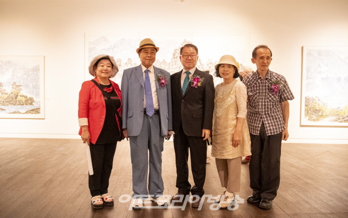 홍기윤 개인전 '實景과 觀念의 사이에서'