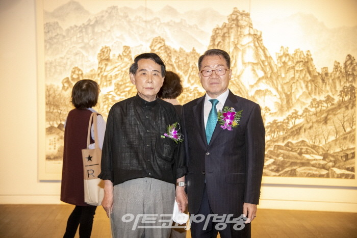 홍기윤 개인전 '實景과 觀念의 사이에서'