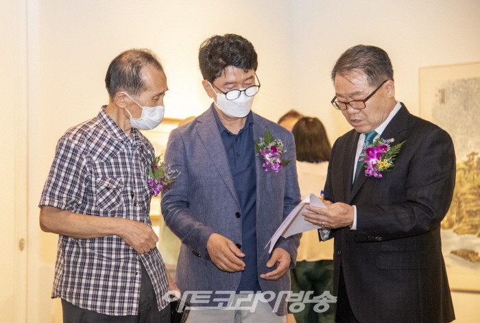 홍기윤 개인전 '實景과 觀念의 사이에서'