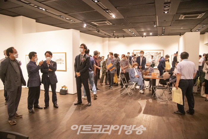 홍기윤 개인전 '實景과 觀念의 사이에서'