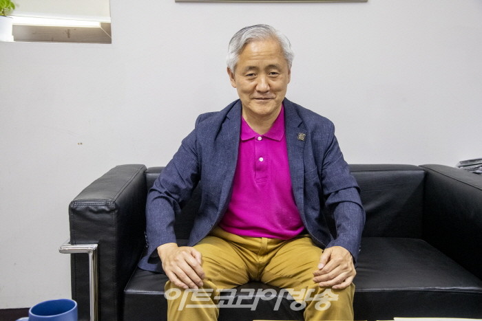 김달진미술자료박물관 관장