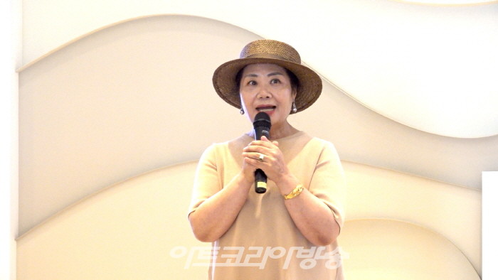 하명희 원장 축사 및 피아노 축하무대