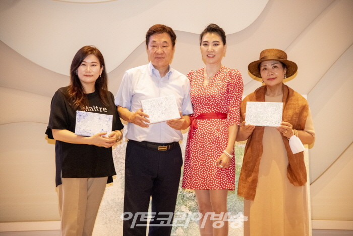 김정애 개인전 '치유의 숲 우주'전 개최