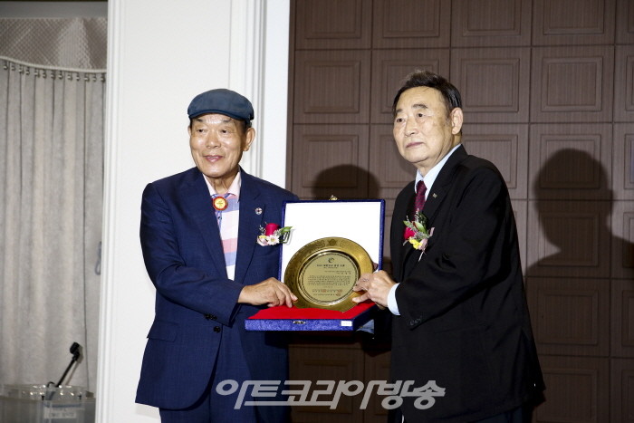 '2022 대한민국 발전대상 시상-김영진 전 농림수산부 장관'