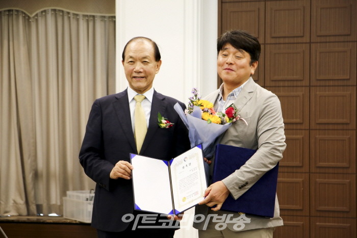 '2022 대한민국 발전대상 시상-박록삼 서울신문 논설위원'