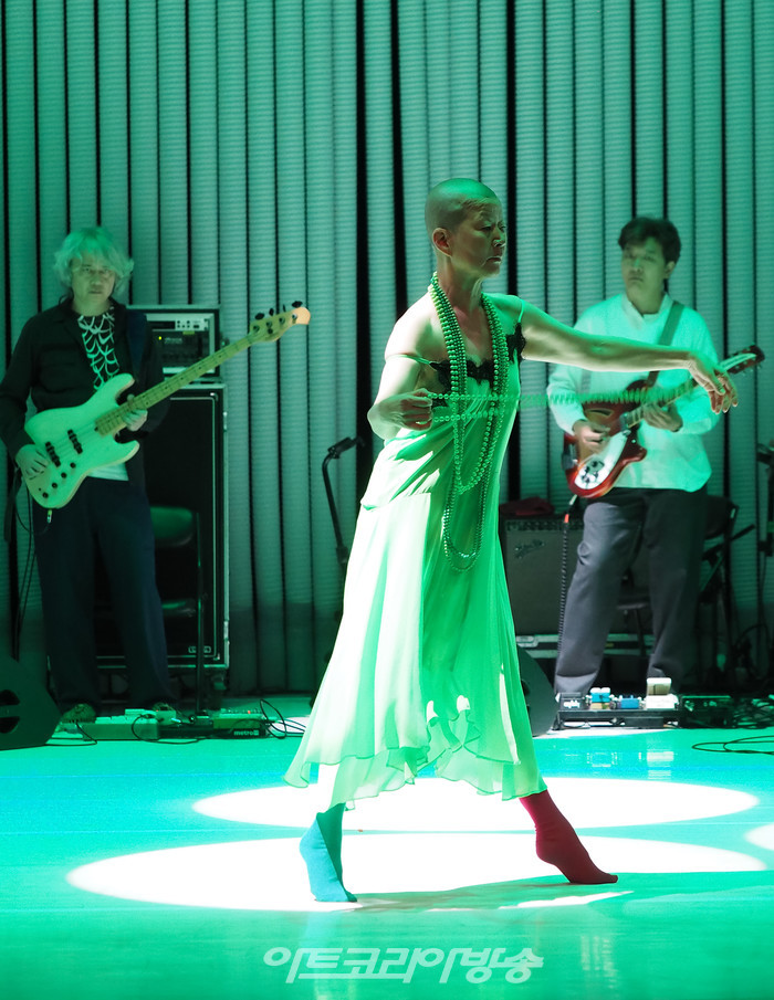 세종문화회관 컨템퍼러리 시즌 '싱크 넥스트 22' 공식 개막작 '은미와 영규와 현진' 프레스콜(어어부 밴드, 안은미) 2022.06.30 사진 ⓒ아트코리아방송 이용선 기자​