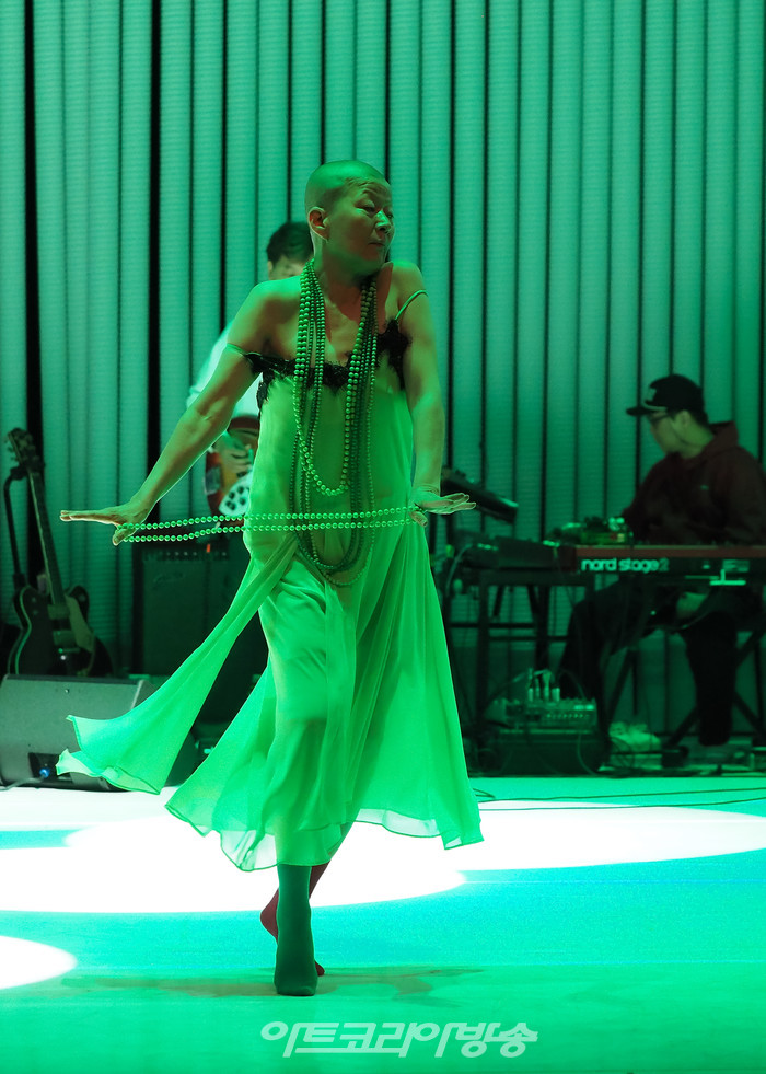 세종문화회관 컨템퍼러리 시즌 '싱크 넥스트 22' 공식 개막작 '은미와 영규와 현진' 프레스콜(어어부 밴드, 안은미) 2022.06.30 사진 ⓒ아트코리아방송 이용선 기자​