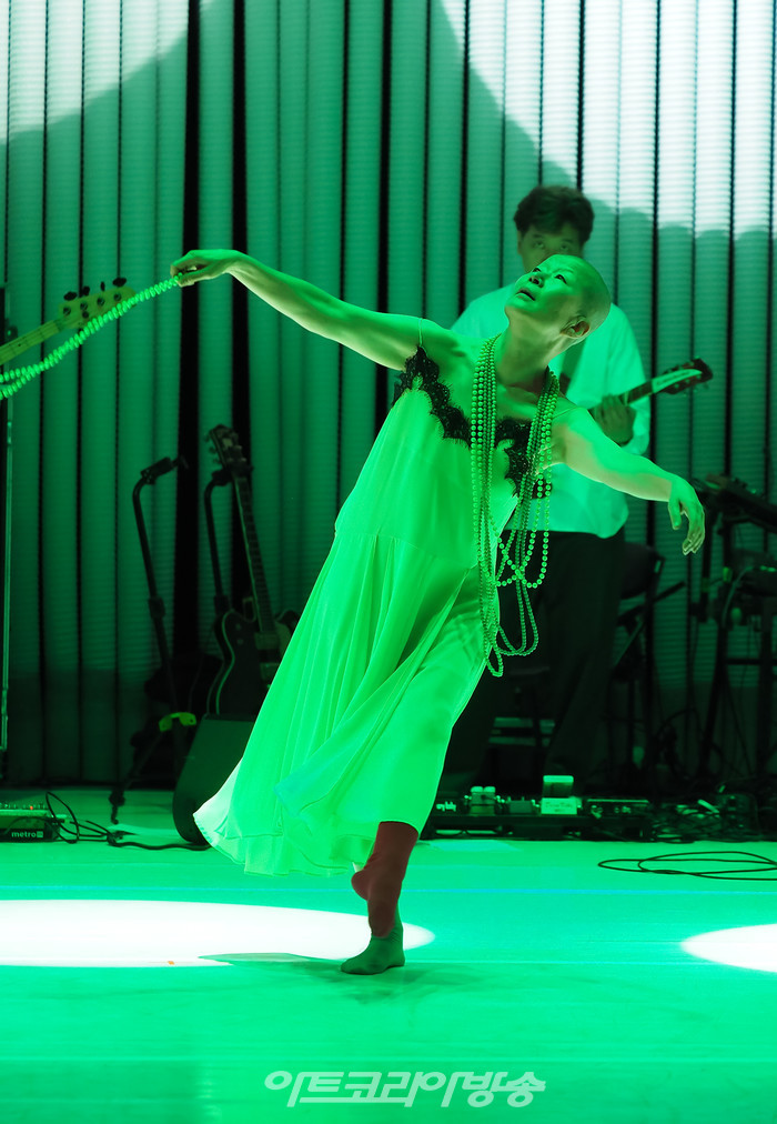 세종문화회관 컨템퍼러리 시즌 '싱크 넥스트 22' 공식 개막작 '은미와 영규와 현진' 프레스콜(어어부 밴드, 안은미) 2022.06.30 사진 ⓒ아트코리아방송 이용선 기자​