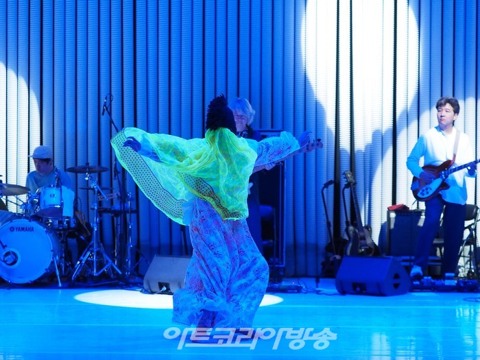 세종문화회관 컨템퍼러리 시즌 '싱크 넥스트 22' 공식 개막작 '은미와 영규와 현진' 프레스콜(어어부 밴드, 안은미) 2022.06.30 사진 ⓒ아트코리아방송 이용선 기자​