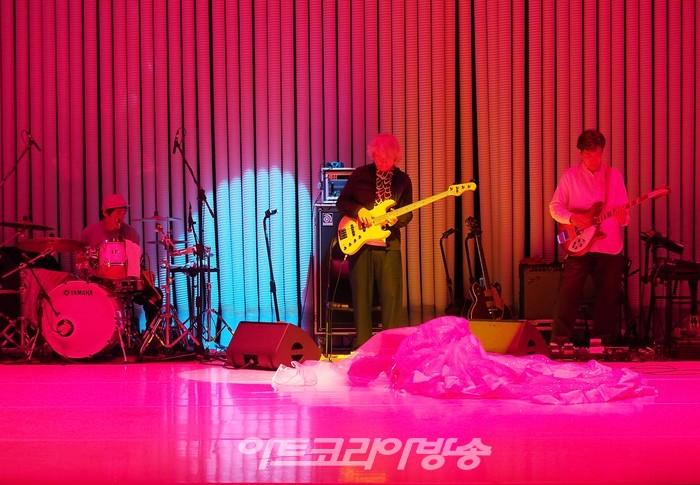 세종문화회관 컨템퍼러리 시즌 '싱크 넥스트 22' 공식 개막작 '은미와 영규와 현진' 프레스콜(어어부 밴드, 안은미) 2022.06.30 사진 ⓒ아트코리아방송 이용선 기자​