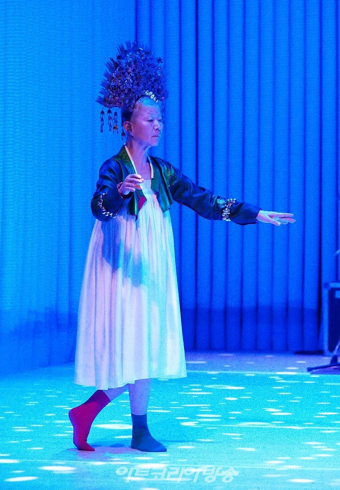 세종문화회관 컨템퍼러리 시즌 '싱크 넥스트 22' 공식 개막작 '은미와 영규와 현진' 프레스콜(어어부 밴드, 안은미) 2022.06.30 사진 ⓒ아트코리아방송 이용선 기자​