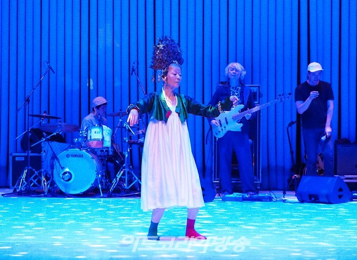 세종문화회관 컨템퍼러리 시즌 '싱크 넥스트 22' 공식 개막작 '은미와 영규와 현진' 프레스콜(어어부 밴드, 안은미) 2022.06.30 사진 ⓒ아트코리아방송 이용선 기자​