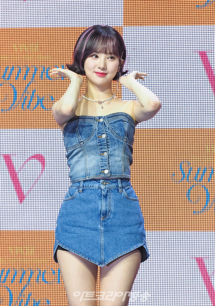 비비지(VIVIZ) 두번째 미니앨범 '서머 바이브'(Summer Vibe) 발매 기념 쇼케이스(은하) 2022.07.06 사진 ⓒ아트코리아방송 이용선 기자​