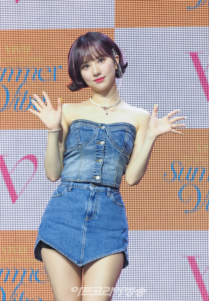 비비지(VIVIZ) 두번째 미니앨범 '서머 바이브'(Summer Vibe) 발매 기념 쇼케이스(은하) 2022.07.06 사진 ⓒ아트코리아방송 이용선 기자​