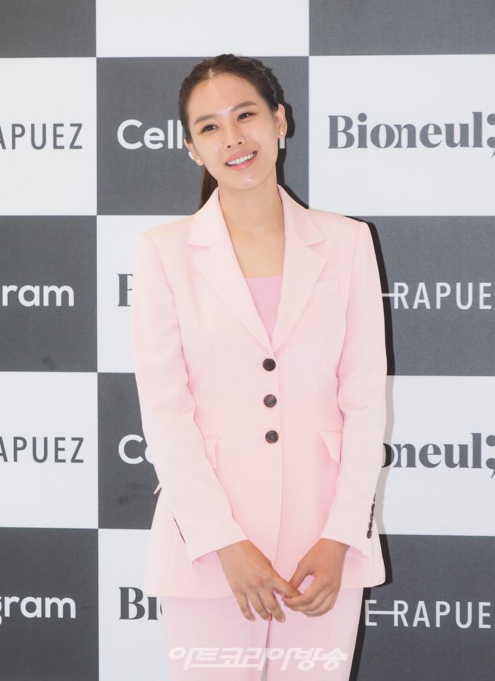 '셀리라운지(Celly Lounge)' 오픈 기념 사진 행사(조윤희) 2022.07.08 사진 ⓒ아트코리아방송 이용선 기자​