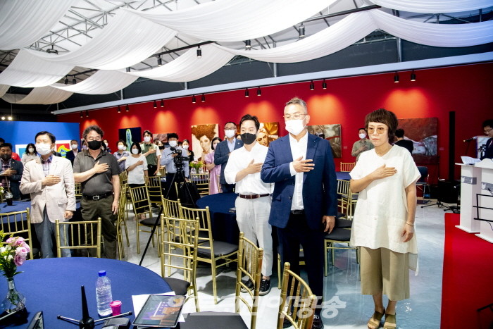 갤러리 필랩, 첫 개관전·'별,스타 별들의 개관초대전'