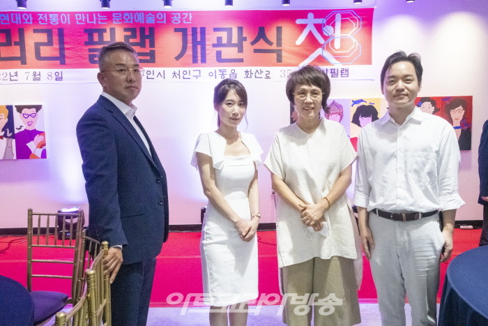 갤러리 필랩, 첫 개관전·'별,스타 별들의 개관초대전'