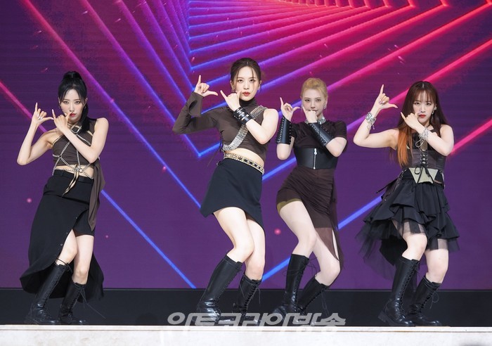 아이리스(IRRIS) 첫 번째 미니앨범 '워너 노'(WANNA KNOW) 발매 기념 쇼케이스(아이엘, 윤슬, 리브, 니나) 2022.07.06 사진 ⓒ아트코리아방송 이용선 기자​