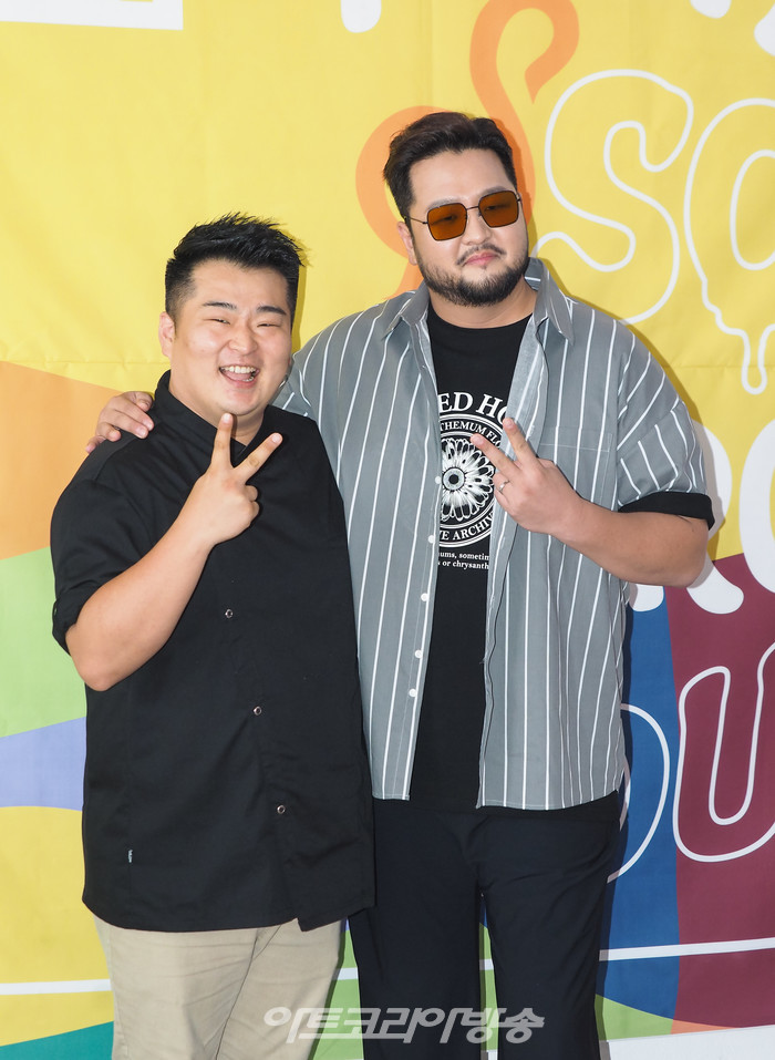 수제 버거 브랜드 '멜팅 소울(MELTING SOUL)' 오픈 기념 행사(셰프 이원일, 가수 김태우) 2022.07.14 사진 ⓒ아트코리아방송 이용선 기자​