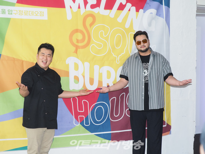 수제 버거 브랜드 '멜팅 소울(MELTING SOUL)' 오픈 기념 행사(셰프 이원일, 가수 김태우) 2022.07.14 사진 ⓒ아트코리아방송 이용선 기자​