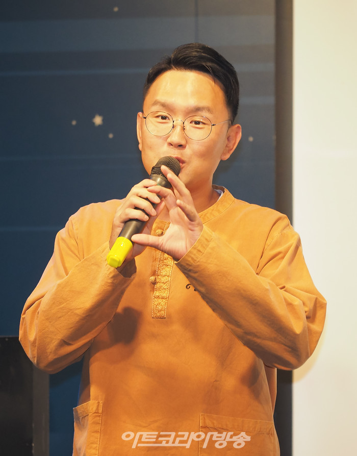 카피추(추대엽) 댄스 트로트 '내 지갑에 있는 돈 다 갖다써라' 쇼케이스(윤형빈) 2022.07.14 사진 ⓒ아트코리아방송 이용선 기자​