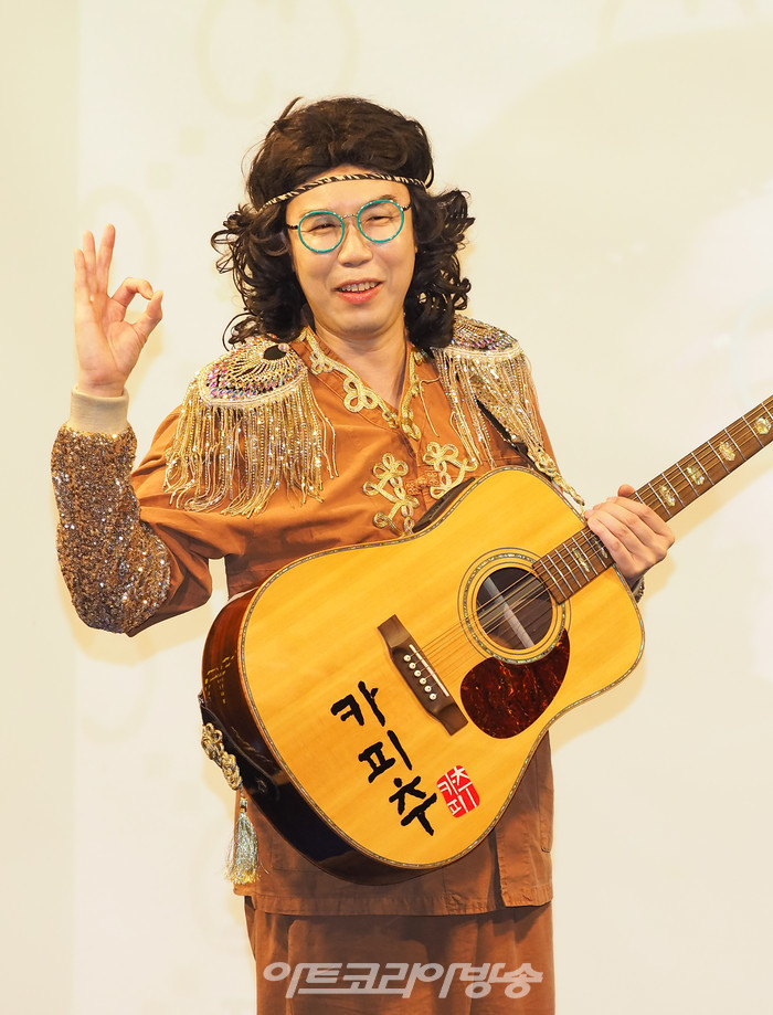 카피추(추대엽) 댄스 트로트 '내 지갑에 있는 돈 다 갖다써라' 쇼케이스. 2022.07.14 사진 ⓒ아트코리아방송 이용선 기자​