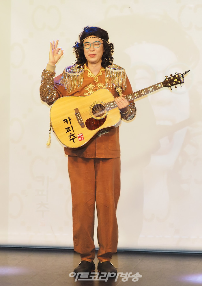 카피추(추대엽) 댄스 트로트 '내 지갑에 있는 돈 다 갖다써라' 쇼케이스. 2022.07.14 사진 ⓒ아트코리아방송 이용선 기자​