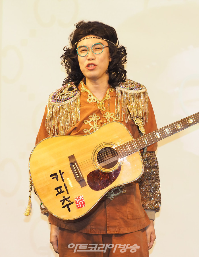 카피추(추대엽) 댄스 트로트 '내 지갑에 있는 돈 다 갖다써라' 쇼케이스. 2022.07.14 사진 ⓒ아트코리아방송 이용선 기자​